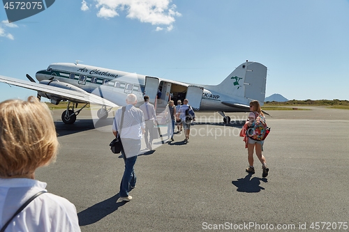 Image of DC-3 at the airport, passangers boarding