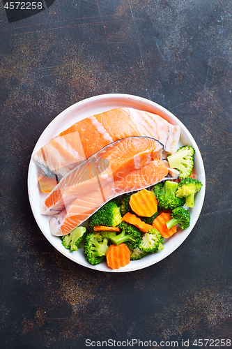 Image of salmon with salad