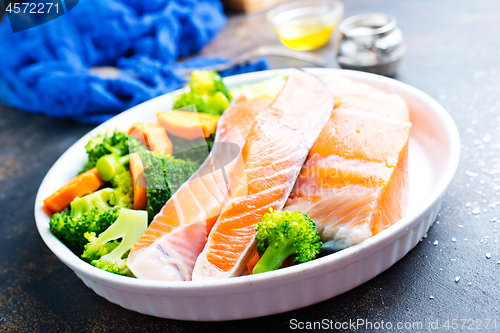 Image of salmon with salad