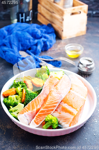 Image of salmon with salad