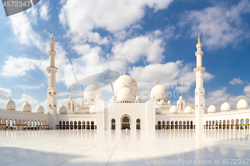 Image of Sheikh Zayed Grand Mosque in Abu Dhabi, the capital city of United Arab Emirates