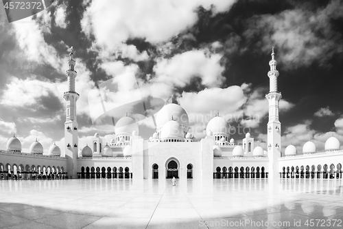 Image of Sheikh Zayed Grand Mosque in Abu Dhabi, the capital city of United Arab Emirates