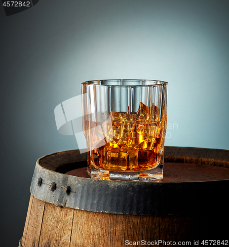 Image of glass of whiskey with ice