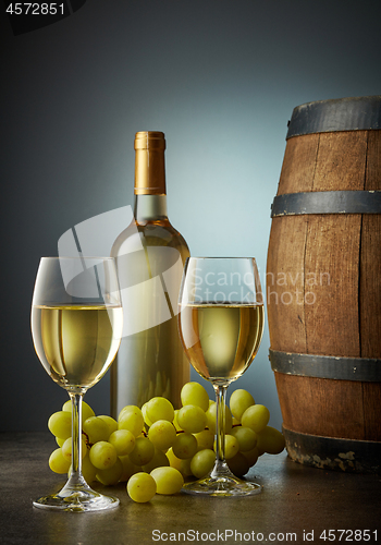 Image of glass and bottle of white wine