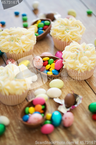 Image of cupcakes with chocolate eggs and candies on table