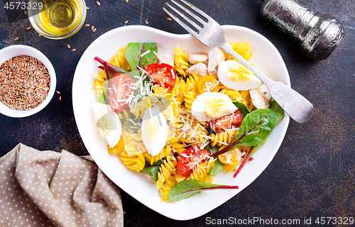 Image of pasta with cheese and manhold