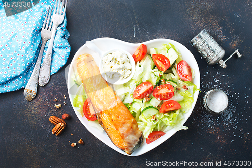 Image of salmon with salad