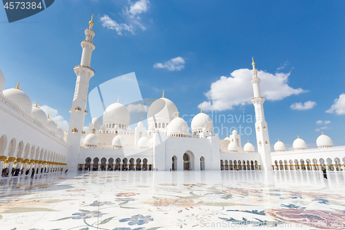 Image of Sheikh Zayed Grand Mosque in Abu Dhabi, the capital city of United Arab Emirates