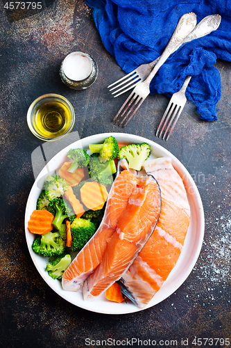 Image of salmon with salad