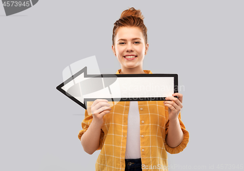 Image of red haired teenage girl with arrow showing to left