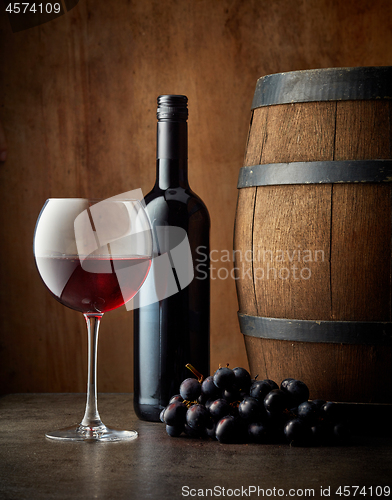 Image of glass and bottle of red wine