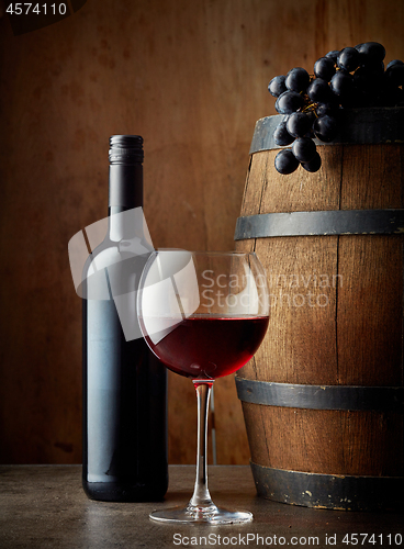 Image of glass and bottle of red wine