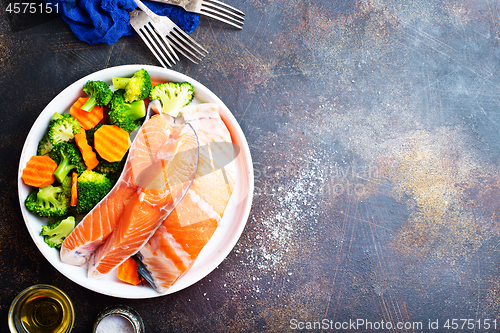 Image of salmon with salad