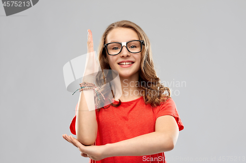 Image of smiling student girl in glasses ready to answer