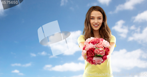 Image of young woman or teenage girl with flower bouquet