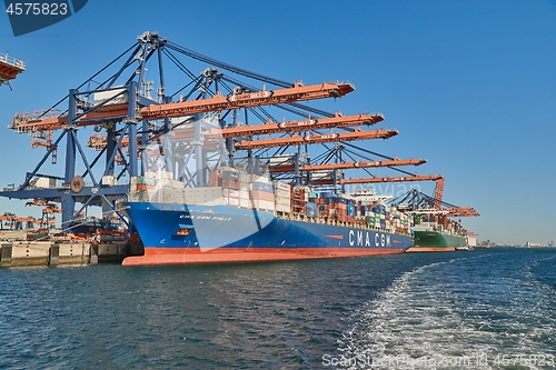 Image of Loading containers on a ship