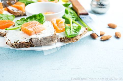 Image of bread with cheese and salmon