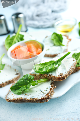 Image of bread with cheese and salmon