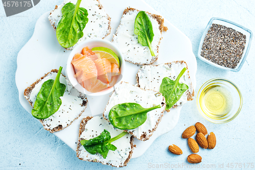 Image of bread with cheese and salmon