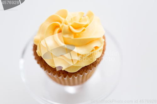 Image of cupcake with frosting on confectionery stand