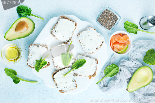 Image of bread with cheese and salmon