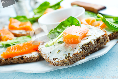 Image of bread with cheese and salmon