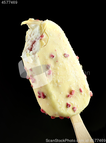 Image of ice cream covered with white chocolate