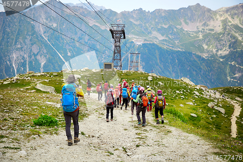 Image of Tourists are heading to see the mountain range