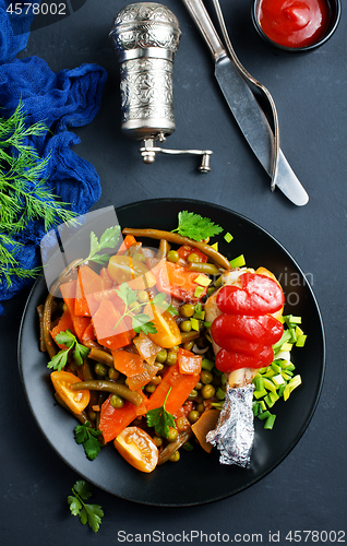 Image of vegetables with chicken leg