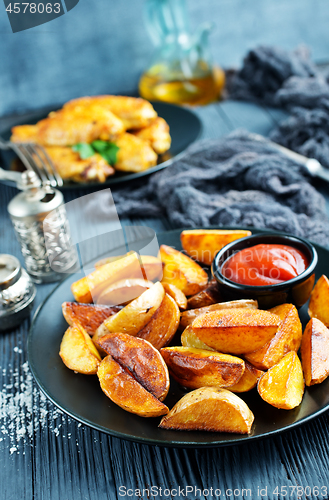 Image of potato with chicken wings