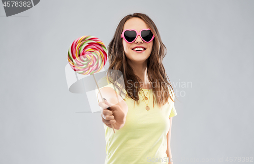 Image of teenage girl in sunglasses with lollipop