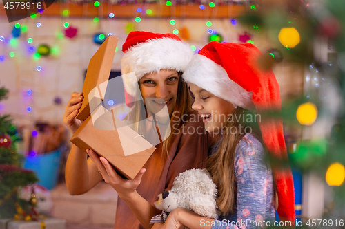 Image of Mom gave her daughter an interesting New Year\'s gift