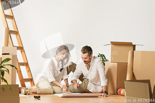 Image of Couple moving to a new home.