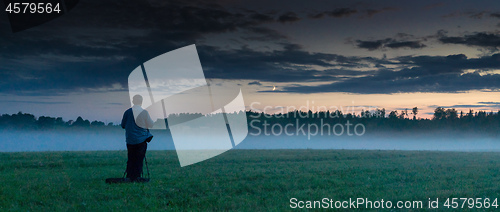 Image of Photographer in a fog field