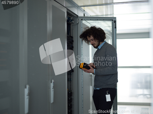 Image of technician using digital cable analyzer