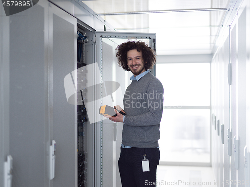 Image of technician using digital cable analyzer