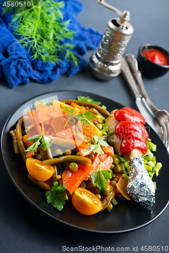 Image of vegetables with chicken leg