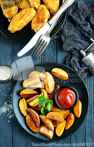 Image of potato with chicken wings