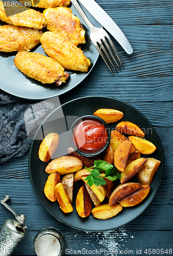 Image of potato with chicken wings