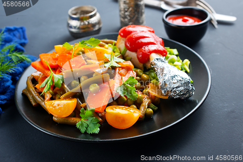 Image of vegetables with chicken leg