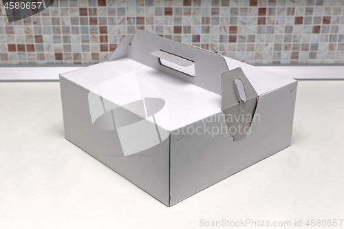 Image of Cake in Box