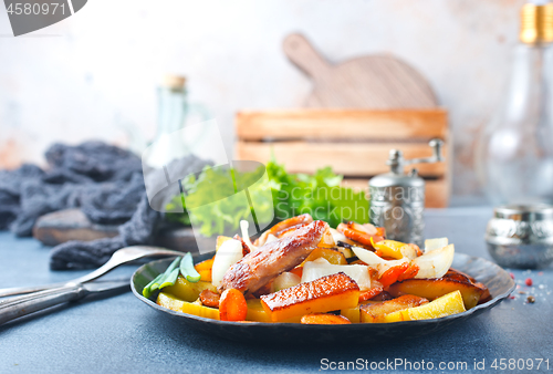 Image of potato with meat