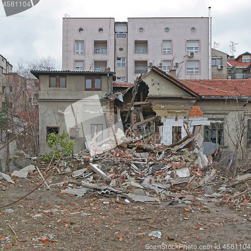 Image of Earthquake Building