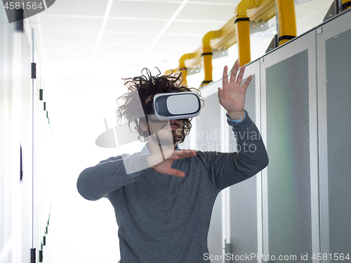 Image of IT engeneer using virtual reality headset