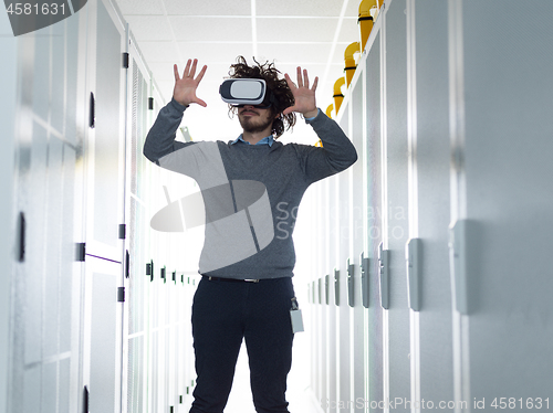 Image of IT engeneer using virtual reality headset