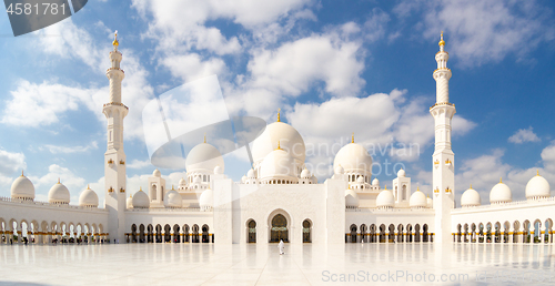 Image of Sheikh Zayed Grand Mosque in Abu Dhabi, the capital city of United Arab Emirates