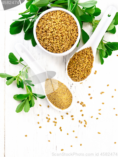 Image of Fenugreek in two spoons and bowl with leaves on board top