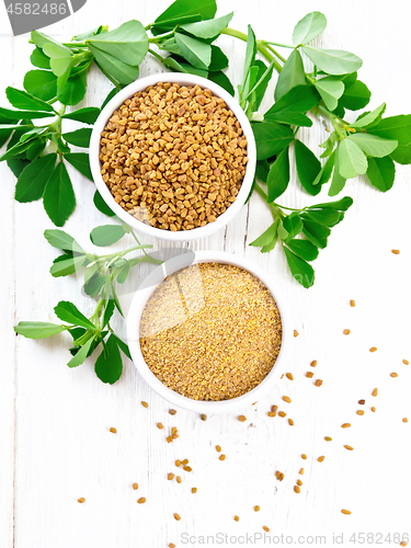 Image of Fenugreek in two bowls with leaves on board top