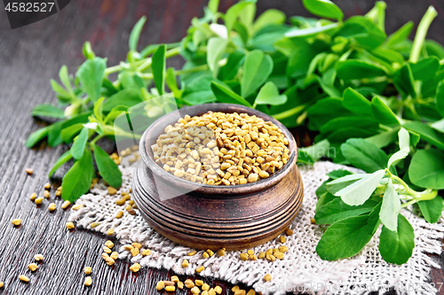 Image of Fenugreek in bowl with leaves on board