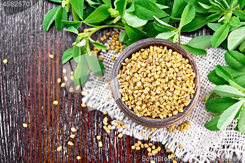 Image of Fenugreek in bowl with leaves on board top